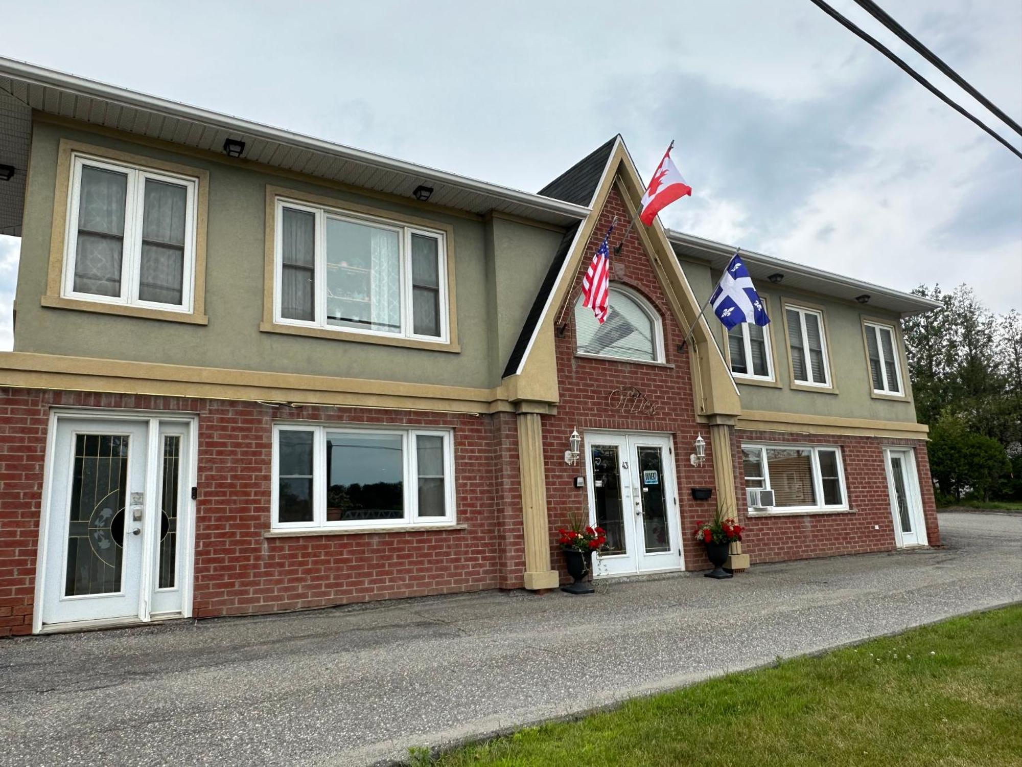 Motel Le Refuge Sherbrooke Exterior photo